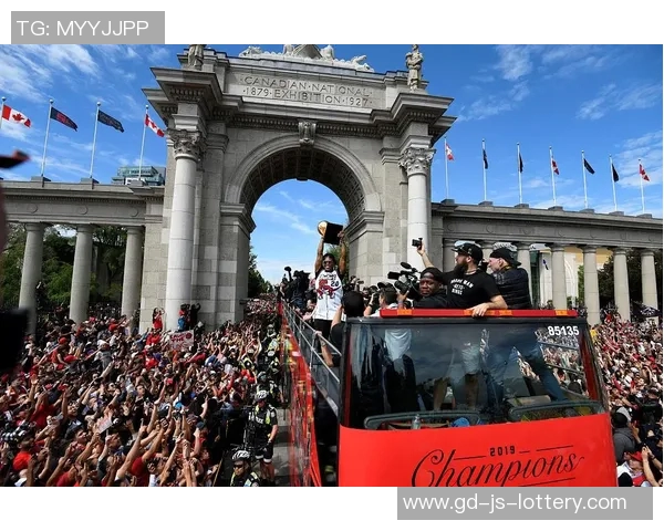 夺冠夜新疆众将忘情庆祝FMVP高呼：就是来夺冠的